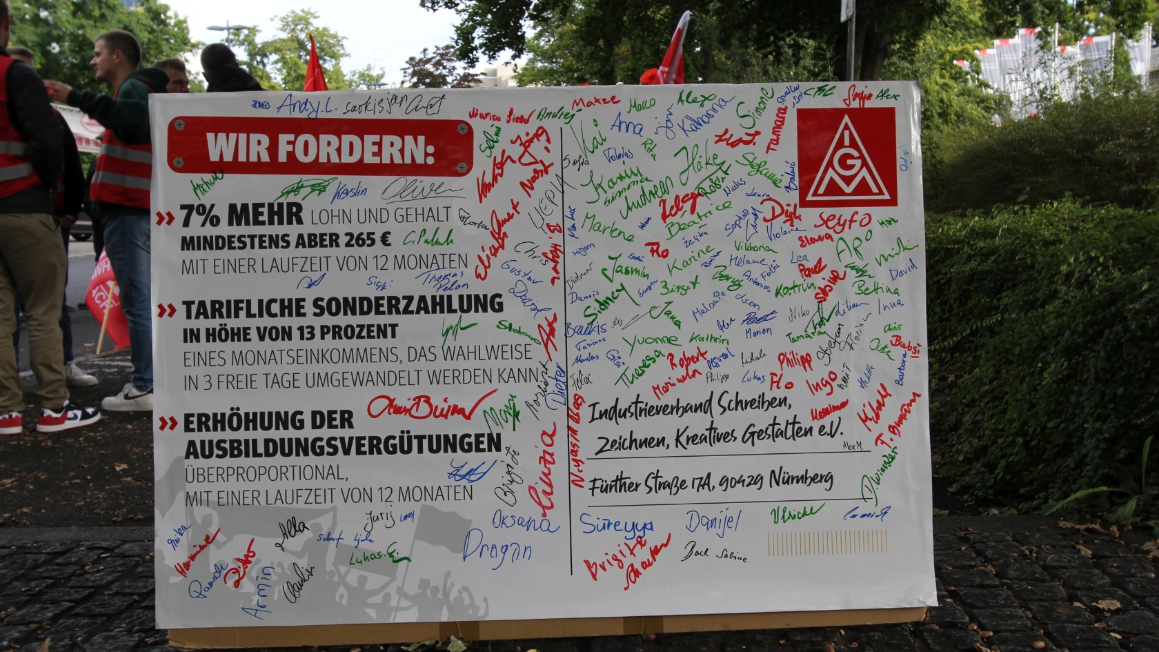 Demo in Nürnberg vor der ersten Verhandlung in der Schreib- und Zeichengeräteindustrie