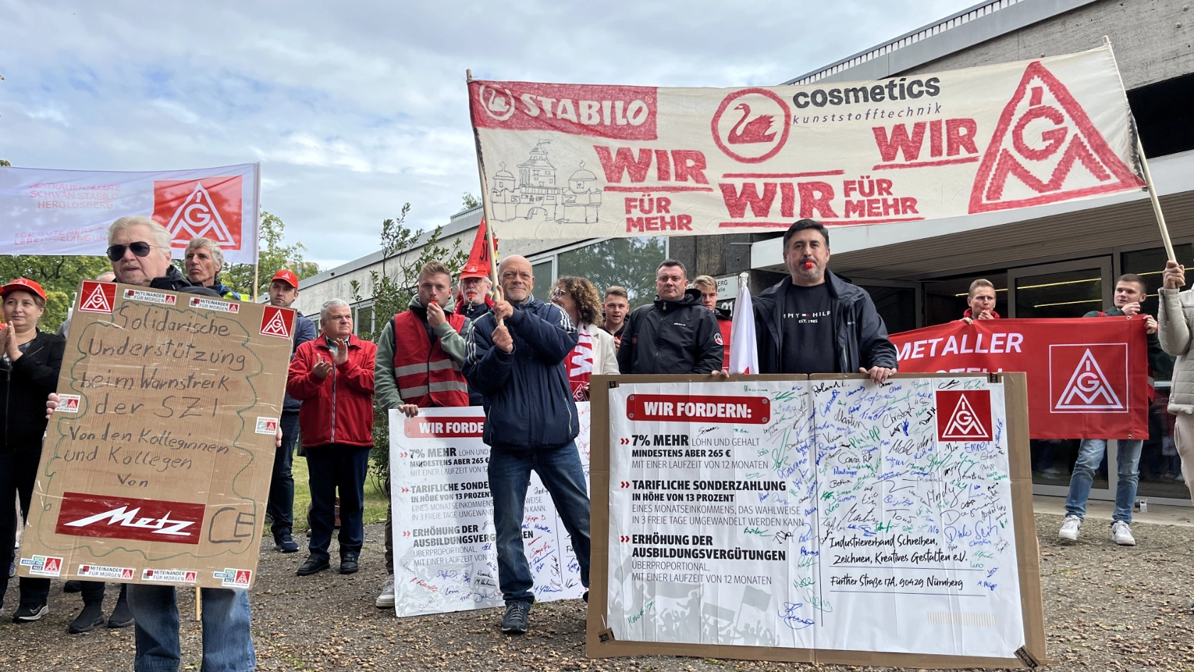 Demo in Nürnberg vor der ersten Verhandlung in der Schreib- und Zeichengeräteindustrie