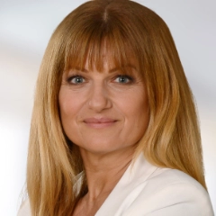 Antonija Kavajin Bezirk Bayern