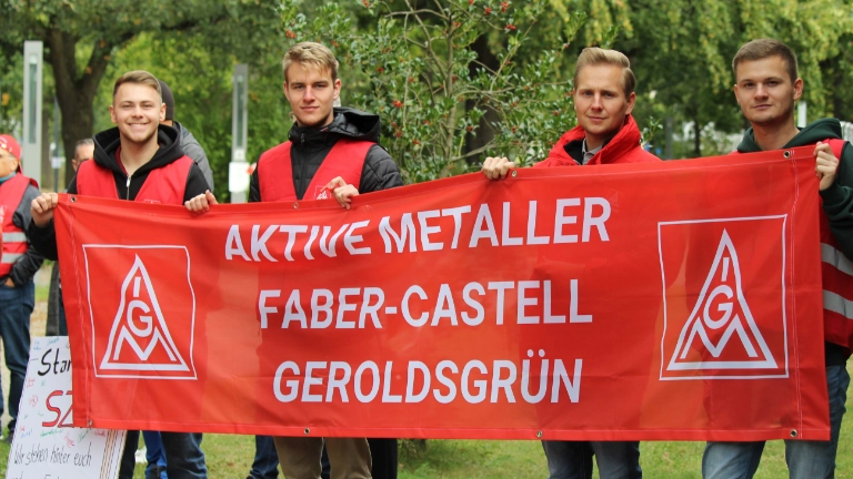 Demo in Nürnberg vor der ersten Verhandlung in der Schreib- und Zeichengeräteindustrie